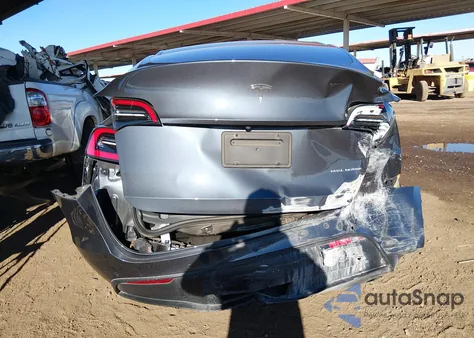 2020 Tesla Model Y Long Range Dual Motor All-Wheel Drive z USA, uszkodzony, nr VIN 5YJYGDEE3LF056630